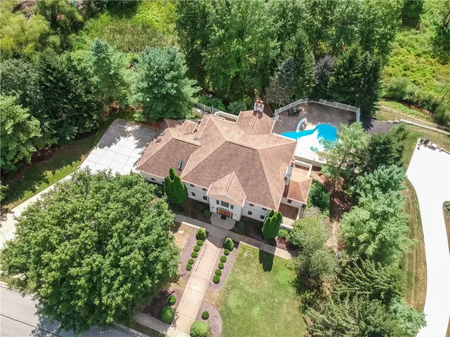 1561 Barrington Drive gallery image 46
