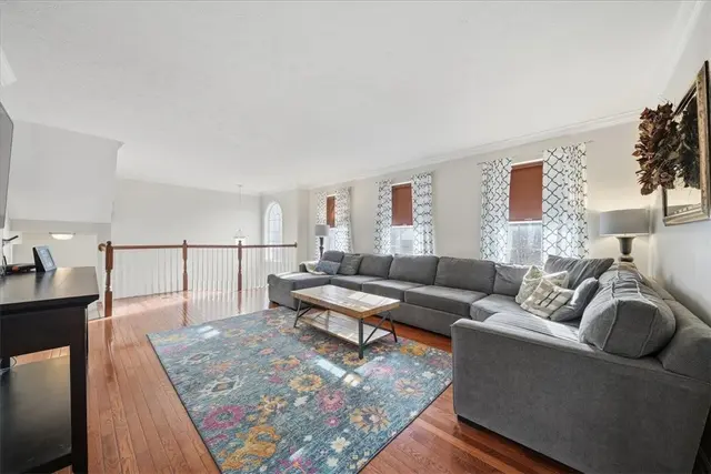 157 Kensington Dr gallery image 3