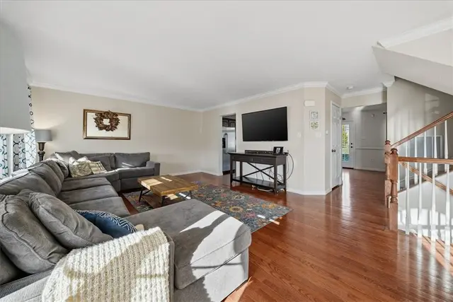 157 Kensington Dr gallery image 4