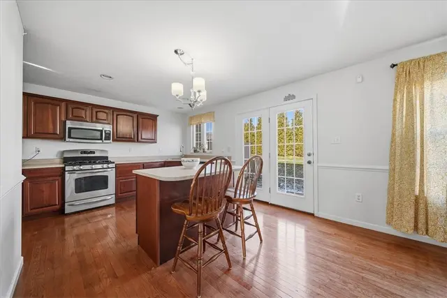 157 Kensington Dr gallery image 8