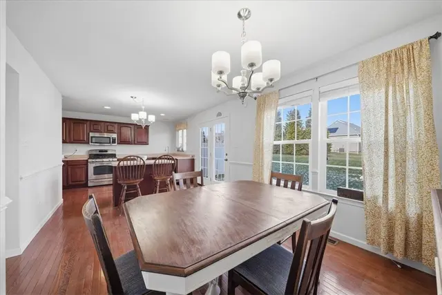 157 Kensington Dr gallery image 9