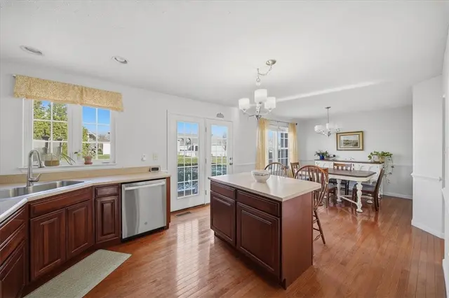 157 Kensington Dr gallery image 10