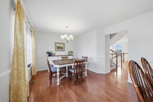 157 Kensington Dr gallery image 11