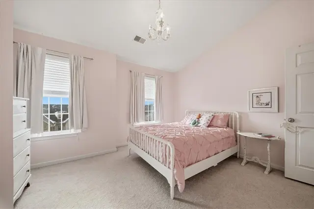 157 Kensington Dr gallery image 15