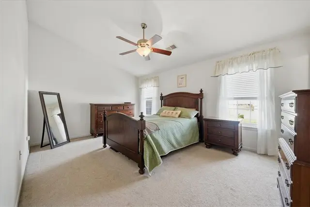 157 Kensington Dr gallery image 16