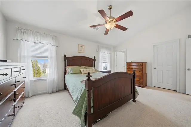 157 Kensington Dr gallery image 17