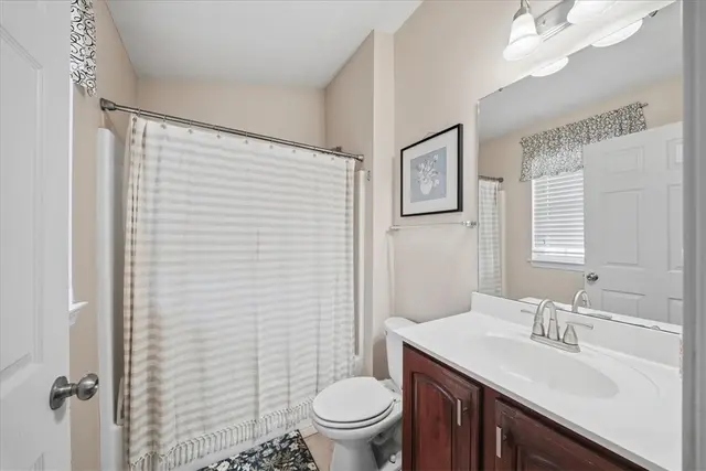 157 Kensington Dr gallery image 18