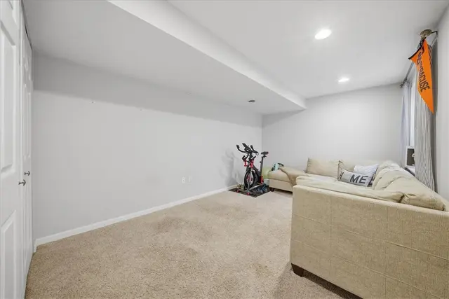 157 Kensington Dr gallery image 20