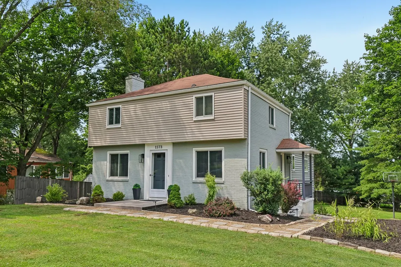 1573 Crestview DRIVE