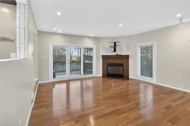 1585 Stone Mansion Dr gallery image 6