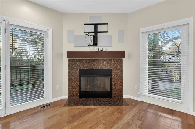 1585 Stone Mansion Dr gallery image 7