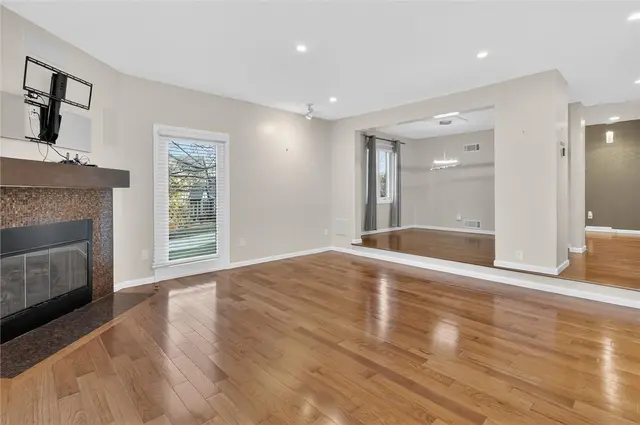 1585 Stone Mansion Dr gallery image 8