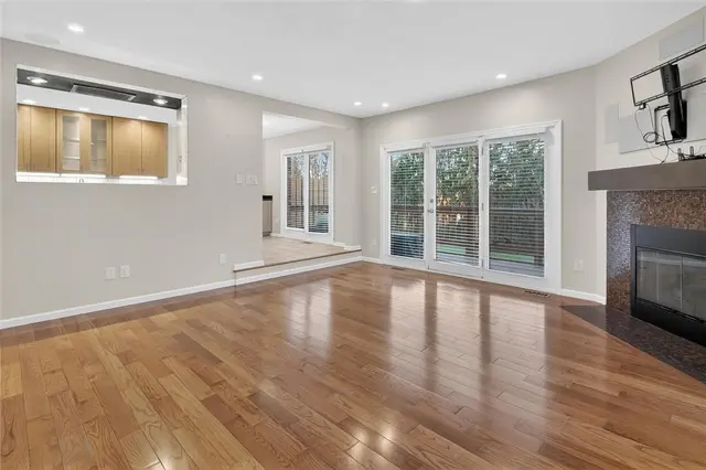1585 Stone Mansion Dr gallery image 9