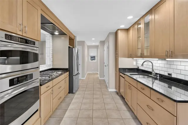 1585 Stone Mansion Dr gallery image 16