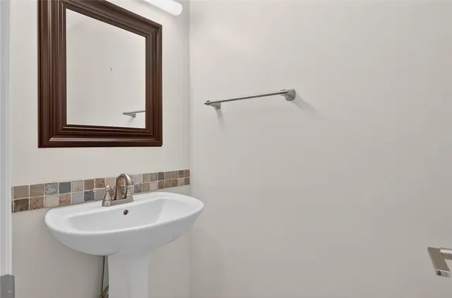 1585 Stone Mansion Dr gallery image 21