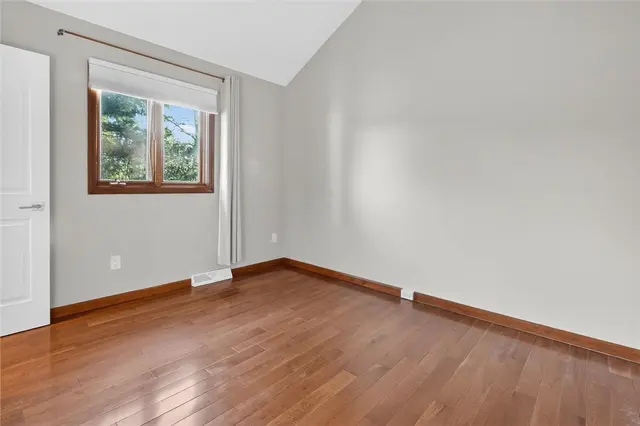 1585 Stone Mansion Dr gallery image 32
