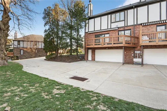 1585 Stone Mansion Dr gallery image 45