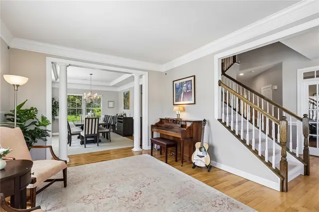 159 Sweetwater DRIVE gallery image 5