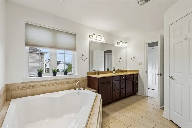 159 Sweetwater DRIVE gallery image 35