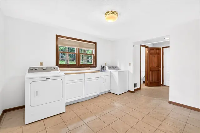 1593 Oakleaf Ln gallery image 10