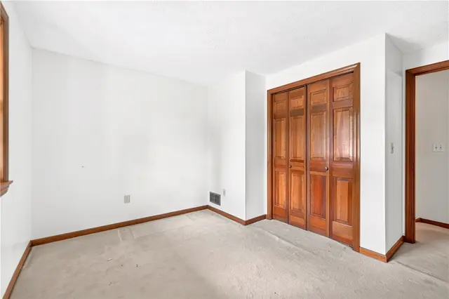 1593 Oakleaf Ln gallery image 11