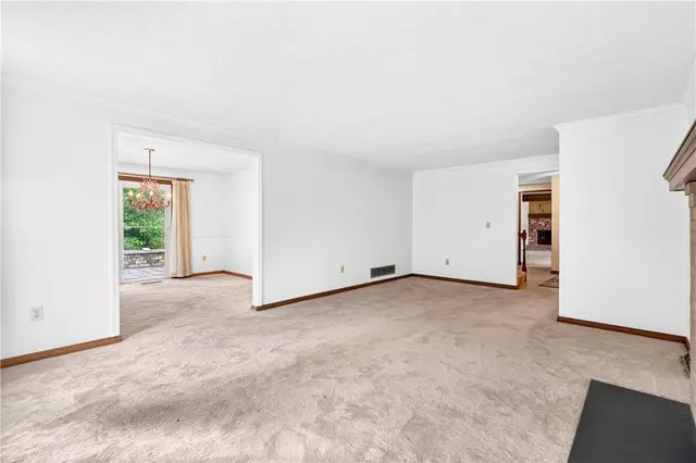 1593 Oakleaf Ln gallery image 16