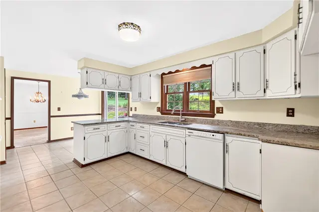 1593 Oakleaf Ln gallery image 17