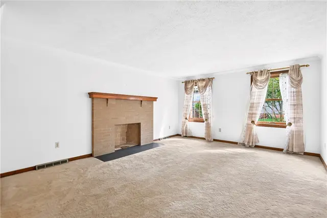 1593 Oakleaf Ln gallery image 19