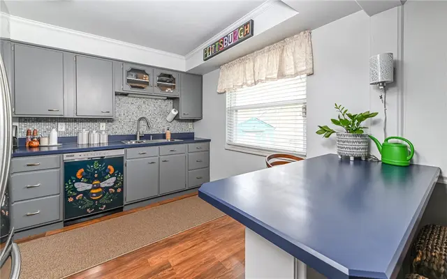 160 Siebert Rd gallery image 2