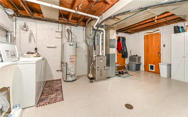 160 Siebert Rd gallery image 3