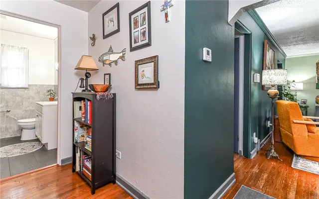 160 Siebert Rd gallery image 5