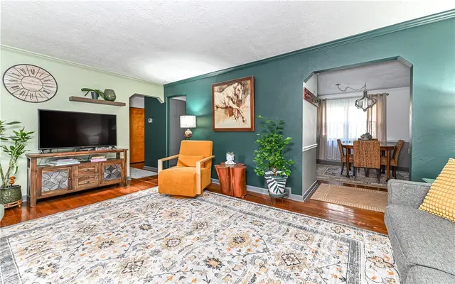 160 Siebert Rd gallery image 8