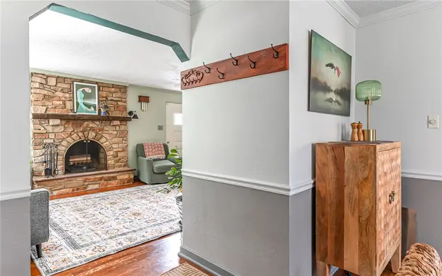 160 Siebert Rd gallery image 9