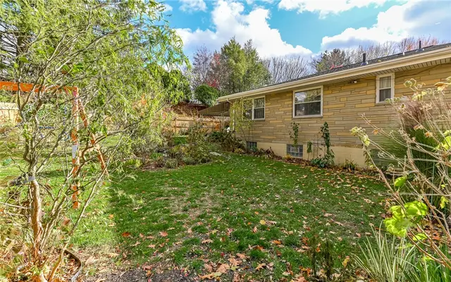 160 Siebert Rd gallery image 13