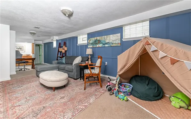 160 Siebert Rd gallery image 16