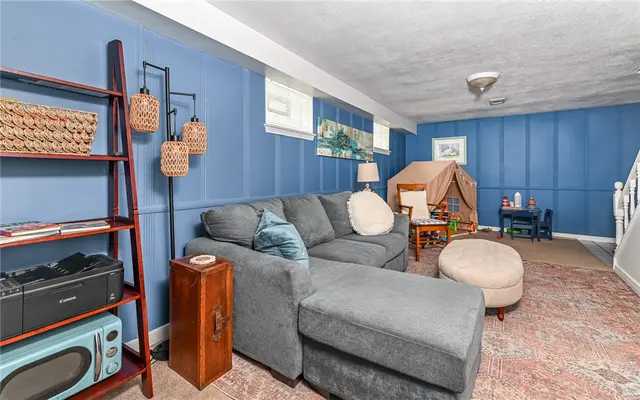 160 Siebert Rd gallery image 23