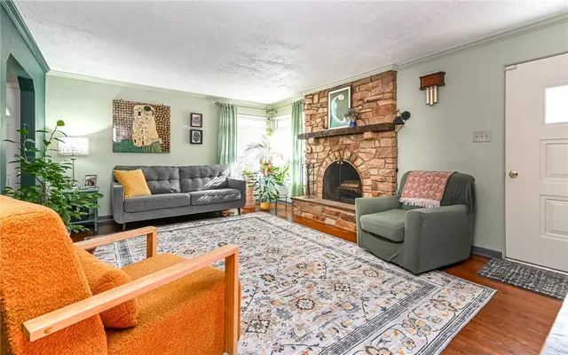 160 Siebert Rd gallery image 26