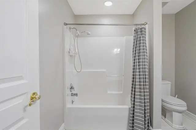 1601 Fieldstone Ln gallery image 2