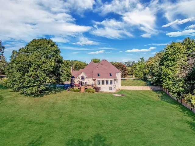 1601 Fieldstone Ln gallery image 4