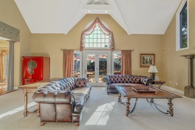 1601 Fieldstone Ln gallery image 6