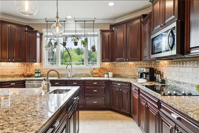 1603 Briarwood Dr gallery image 7