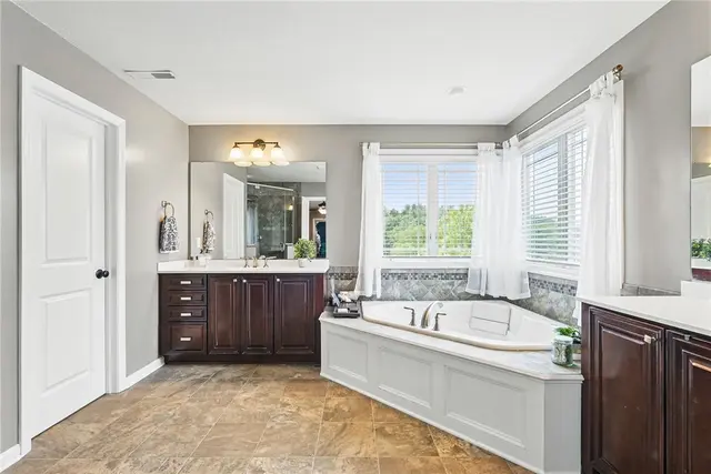 1603 Briarwood Dr gallery image 25