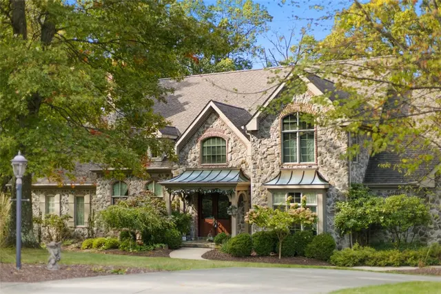 1607 Fieldstone Lane gallery image 2