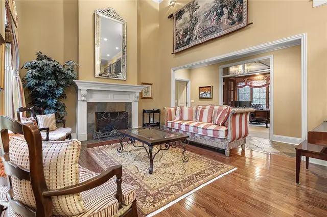 1607 Fieldstone Lane gallery image 3