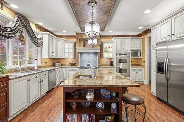 1607 Fieldstone Lane gallery image 5