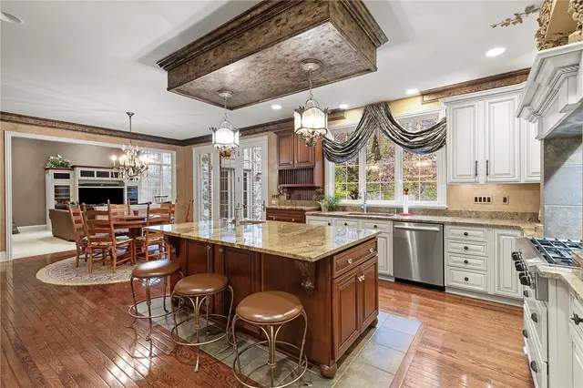 1607 Fieldstone Lane gallery image 7