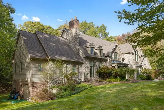 1607 Fieldstone Lane gallery image 8