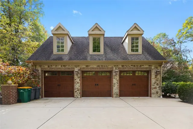 1607 Fieldstone Lane gallery image 9