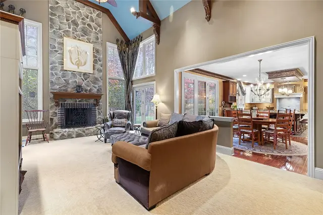 1607 Fieldstone Lane gallery image 16