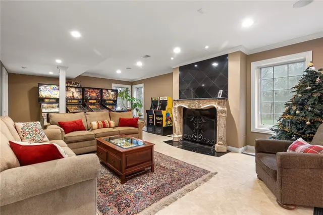 1607 Fieldstone Lane gallery image 38